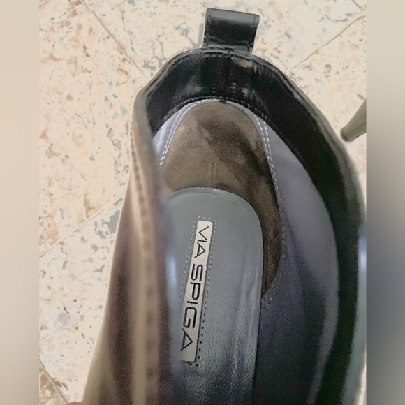 Via Spiga Slip-on ankle booties with patent leather accents. Size 6 - Picture 13 of 14